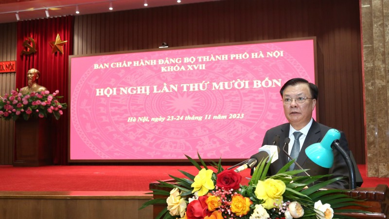 Bí thư Thành ủy Hà Nội Đinh Tiến Dũng phát biểu kết luận hội nghị.