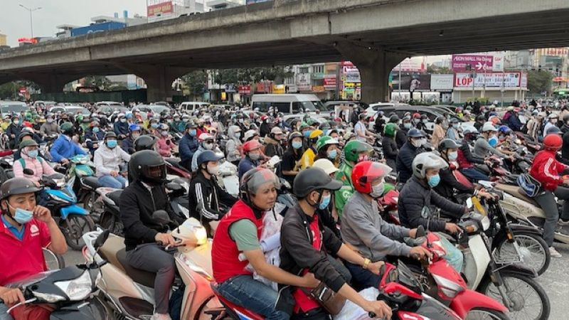 Đường Khuất Duy Tiến thường xuyên ùn tắc.