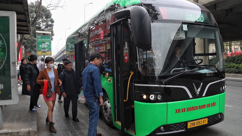 Xe buýt điện đang ngày càng được người dân sử dụng, đánh giá cao.
