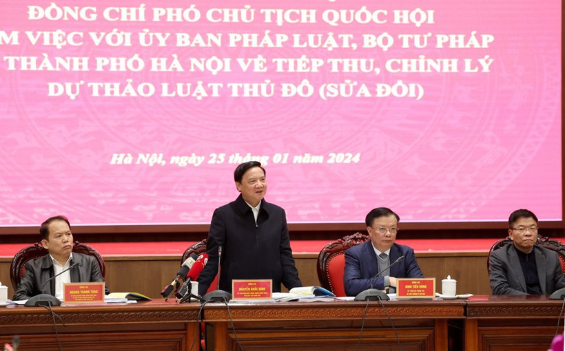 Phó Chủ tịch Quốc hội Nguyễn Khắc Định phát biểu tại buổi làm việc.