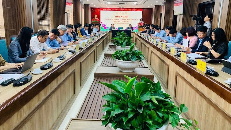 Quang cảnh hội nghị Ban chấp hành Quận ủy Tây Hồ.