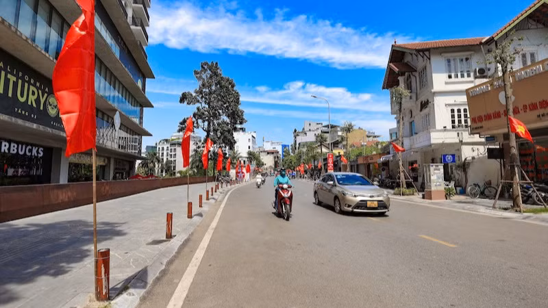 Nhờ làm tốt công tác giải phóng mặt bằng, tuyến đường Xuân Diệu đã được nâng cấp khang trang hơn, cải thiện hạ tầng giao thông trên địa bàn quận.