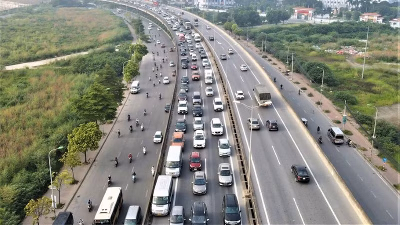 Đường Vành đai 3 trên cao thường xuyên quá tải.