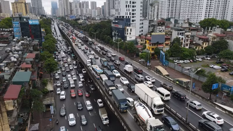 Đường Vành đai 3 trên cao tiếp tục được tổ chức lại giao thông để sửa chữa.