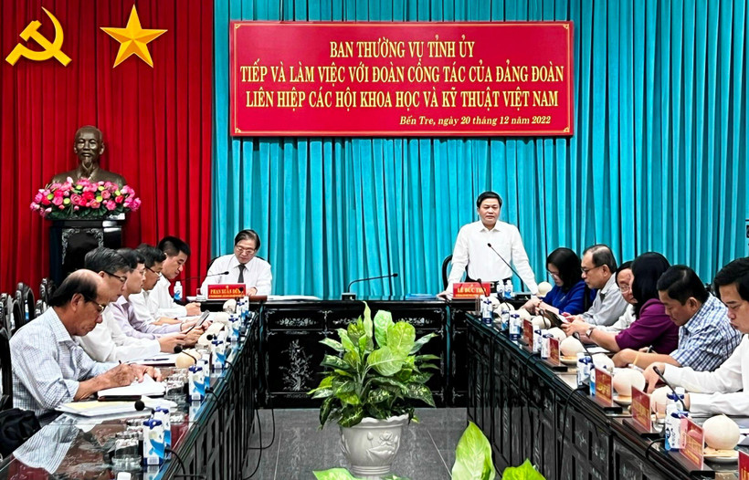 Đoàn công tác Đảng đoàn Liên hiệp các Hội Khoa học và Kỹ thuật Việt Nam làm việc với Ban thường vụ Tỉnh ủy Bến Tre.
