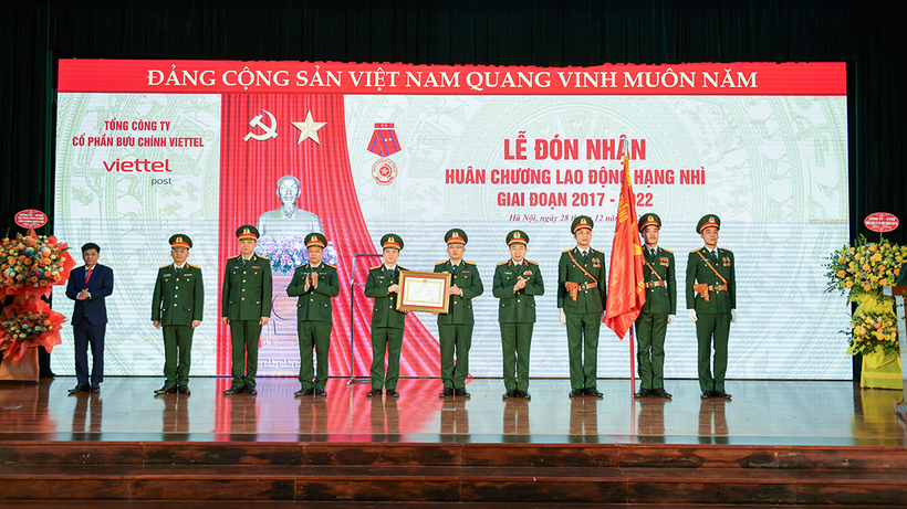 Lễ trao Huân chương Lao động hạng Nhì cho Viettel Post.
