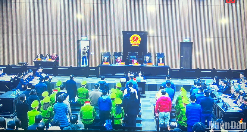 Hội đồng xét xử sơ thẩm hình sự vụ án tại Bệnh viện đa khoa Đồng Nai, Công ty cổ phần Tiến bộ, các đơn vị liên quan. (Ảnh chụp màn hình)