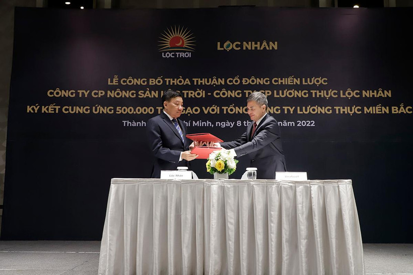 Lãnh đạo Công ty Lộc Nhân ký kết hợp đồng cung ứng 500 nghìn tấn gạo với Vinafood1.