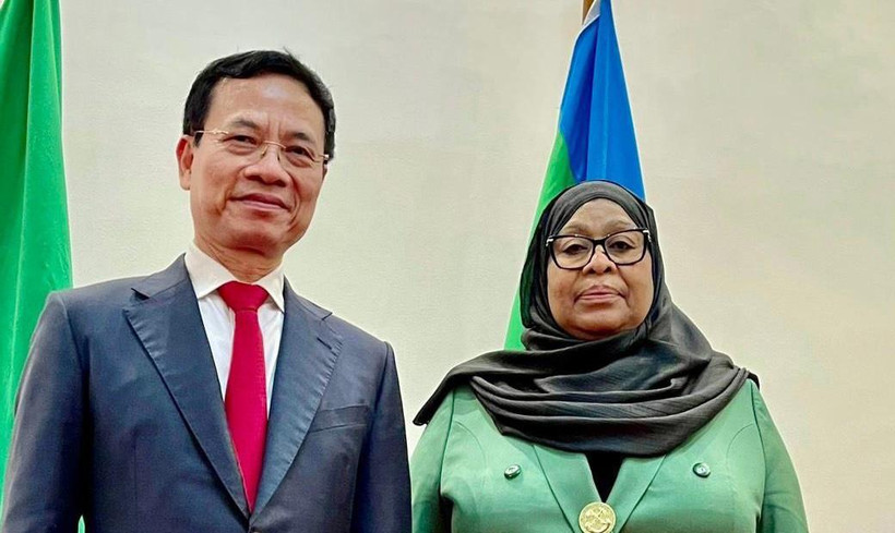 Đồng chí Nguyễn Mạnh Hùng phát biểu tại phiên khai mạc Đại hội lần thứ X Đảng CCM.
