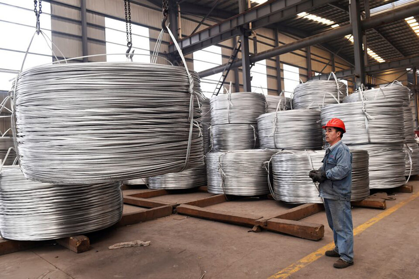 Giá kim loại lao dốc do áp lực chính sách thuế quan và nguồn cung