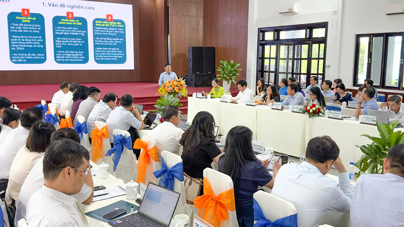 Đại biểu tham gia tham luận tại tọa đàm. 