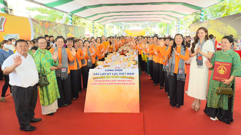 135 món ăn từ trái thanh trà Bình Minh, tỉnh Vĩnh Long được xác lập kỷ lục. 
