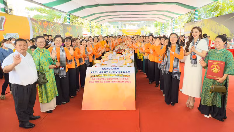 135 món ăn từ trái thanh trà Bình Minh, tỉnh Vĩnh Long được xác lập kỷ lục. 