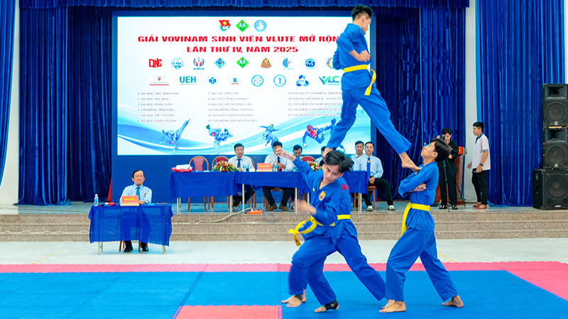 Thí sinh tham gia thi diễn. 