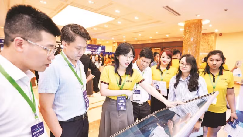 Công ty cổ phần MISA tư vấn các giải pháp chuyển đổi số, ứng dụng AI cho khách hàng doanh nghiệp.