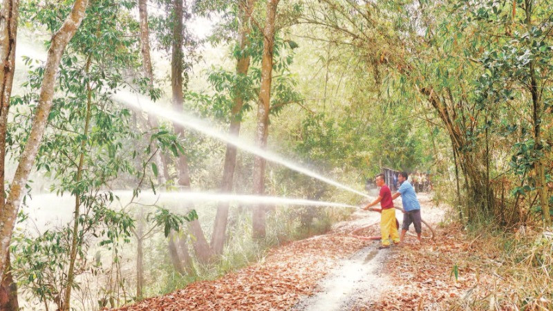 Lực lượng Khu bảo tồn đất ngập nước Láng Sen (Tân Hưng, Long An) kiểm tra thiết bị chữa cháy rừng.