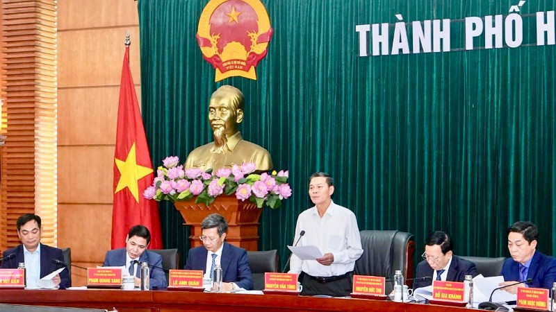 Lãnh đạo Ủy ban nhân dân thành phố Hải Phòng họp về rà soát các trường hợp người nghỉ hưu trước tuổi, nghỉ thôi việc do sắp xếp bộ máy. 