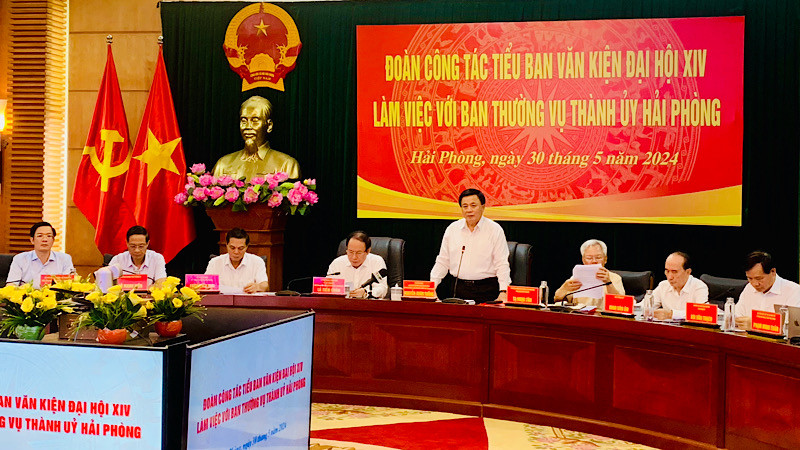 Đồng chí Nguyễn Xuân Thắng phát biểu tại buổi làm việc với Ban Thường vụ Thành ủy Hải Phòng.