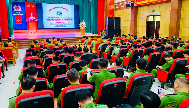 Đông đảo công an các đơn vị, địa phương của 25 tỉnh, thành phố khu vực miền bắc tham dự tập huấn.