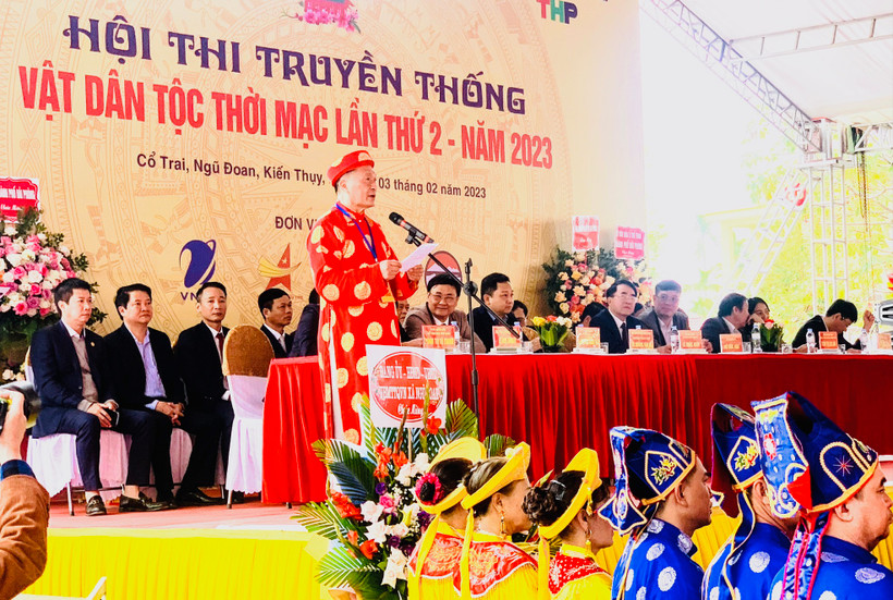 Quang cảnh khai mạc Hội thi truyền thống vật dân tộc thời Mạc.