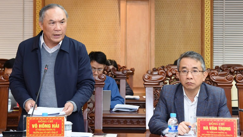 Đồng chí Võ Hồng Hải, Trưởng Ban Tổ chức Tỉnh ủy Hà Tĩnh phát biểu tại Ban Chỉ đạo tỉnh Hà Tĩnh tổng kết việc thực hiện Nghị quyết 18-NQ/TW.
