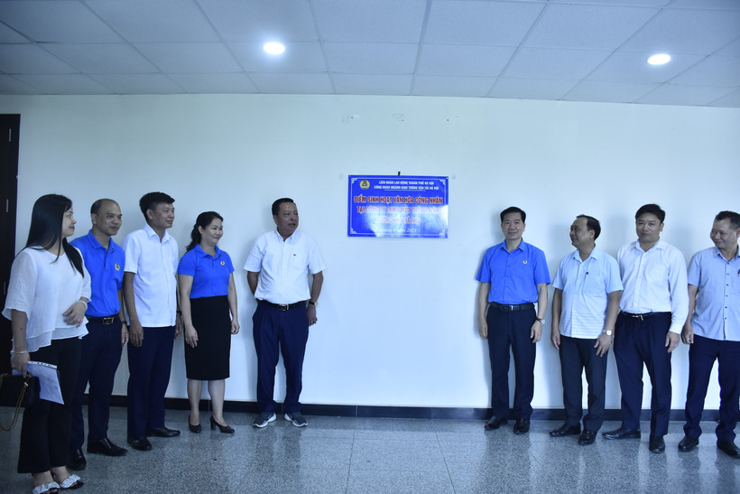 Lễ ra mắt Điểm sinh hoạt văn hóa công nhân, tại Công ty TNHH Một thành viên Đường sắt Hà Nội. Ảnh: Luyện Hòa