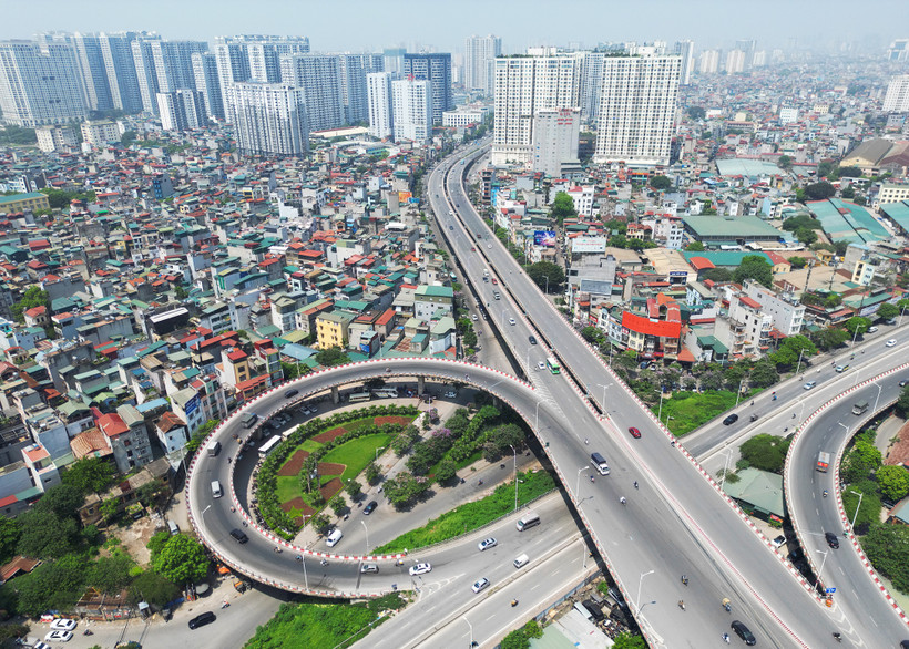 Những công trình và tuyến đường giao thông mới góp phần vào sự phát triển của Thủ đô Hà Nội. Ảnh: Mỹ Hà