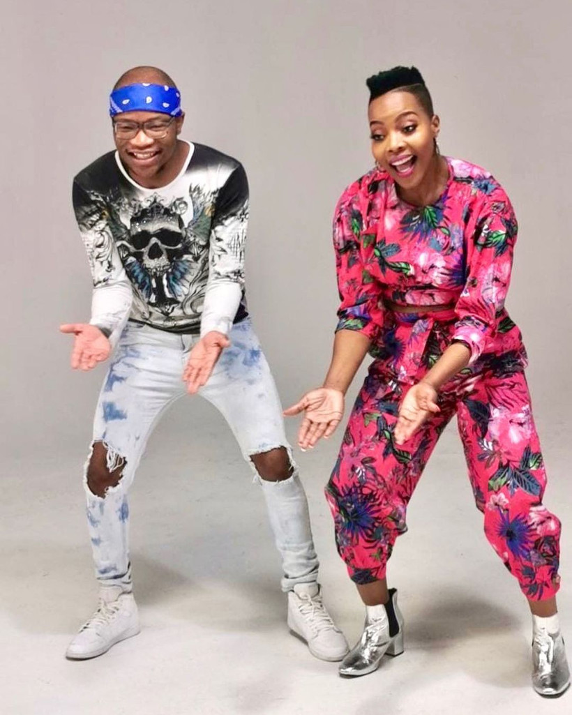 Nomcebo Zikode (bên phải)