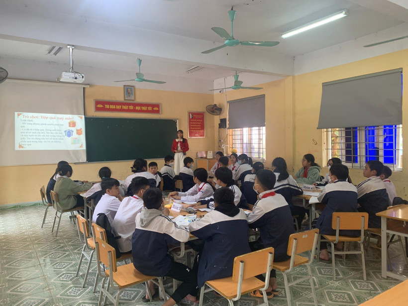 Một giờ học tích hợp của học sinh Trường trung học cơ sở Phan Đình Phùng, phường Phan Đình Phùng, thị xã Mỹ Hào, tỉnh Hưng Yên. Ảnh: Từ Lang