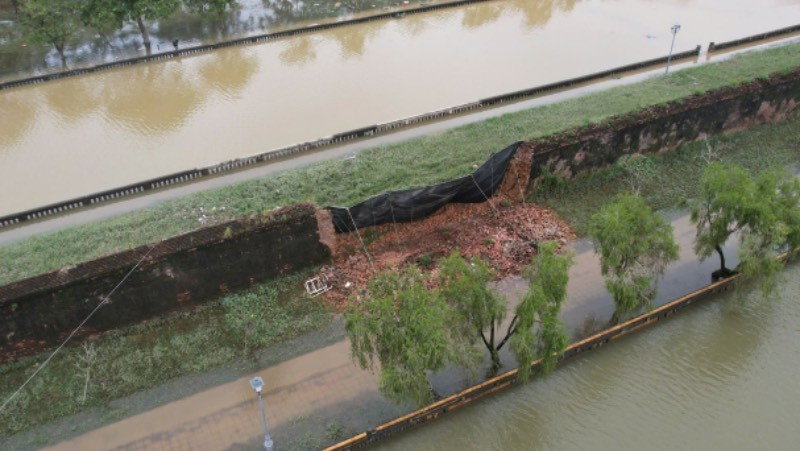 Đoạn tường Hoàng Thành Huế bị đổ sập hôm 2/11/2025.