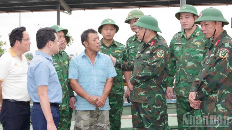 Lãnh đạo Quân khu IV và thành phố Huế kiểm tra phương án phòng, tránh bão, lụt, sạt lở tại các địa bàn xung yếu.