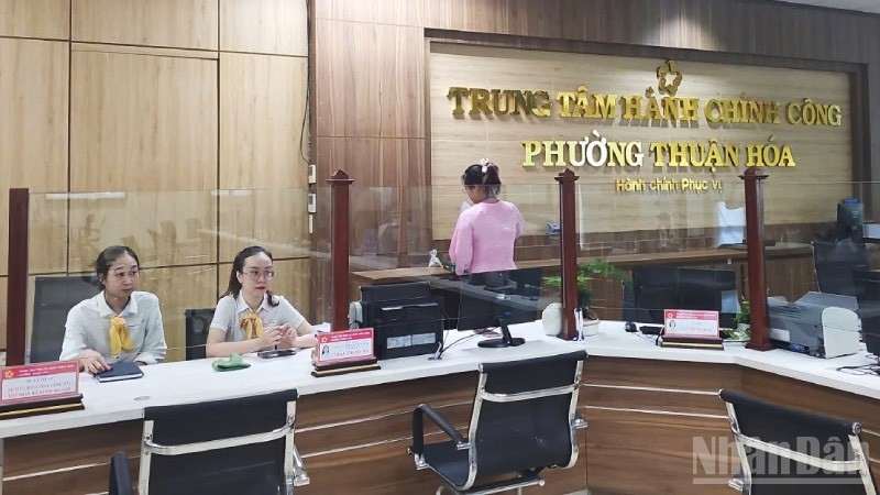 Bưu điện thành phố Huế đã bố trí 85 nhân viên làm việc tại Trung tâm Phục vụ Hành chính công của 40 xã, phường và cấp thành phố.
