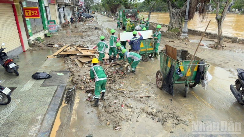 Huế kết thúc đợt mưa kéo dài 23 ngày với ba đợt lũ liên tiếp trong một tuần. (Ảnh: Trương Vững)