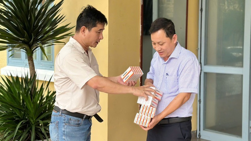 Lãnh đạo các địa phương đã tiếp nhận, lập tức chuyển về các đơn vị dân quân, công an xã/phường