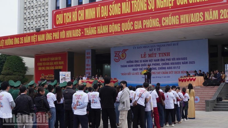 Huế cảnh báo xu hướng trẻ hóa người nhiễm HIV