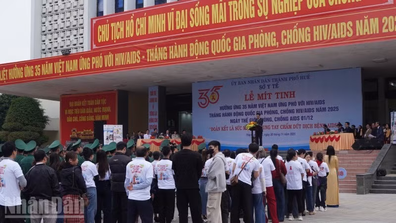 Huế cảnh báo xu hướng trẻ hóa người nhiễm HIV