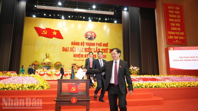 Đại hội đại biểu Đảng bộ thành phố Huế lần thứ XVII, nhiệm kỳ 2025-2030, đã tiến hành bầu Ban Chấp hành Đảng bộ khóa mới.