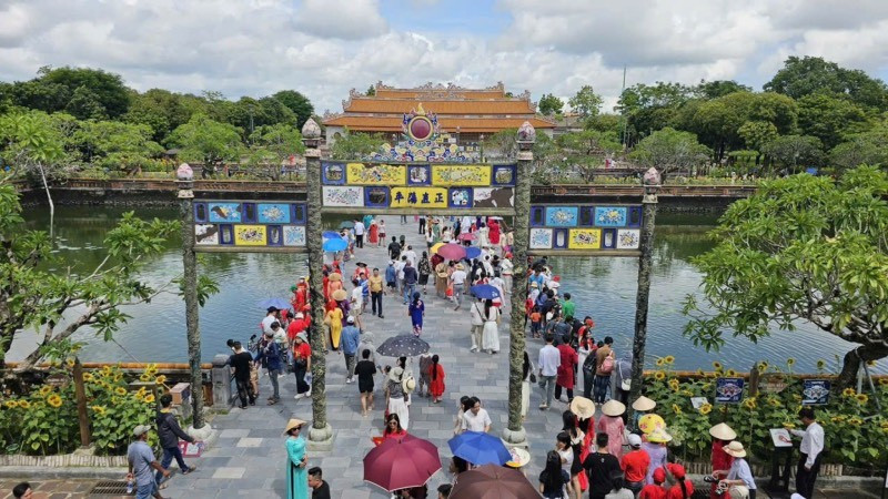 Dự ước trong 10 tháng đầu năm 2025, thành phố Huế đón khoảng 5,39 triệu lượt khách, tăng 65% so với cùng kỳ năm trước.