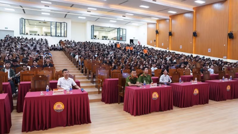 Nội dung nhằm giúp sinh viên nắm kiến thức pháp luật cơ bản, rèn kỹ năng phòng ngừa để tự bảo vệ trước các loại tội phạm.