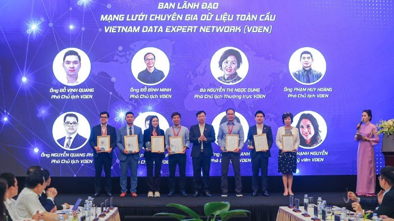 Ban lãnh đạo Mạng lưới chuyên gia dữ liệu toàn cầu ra mắt. 