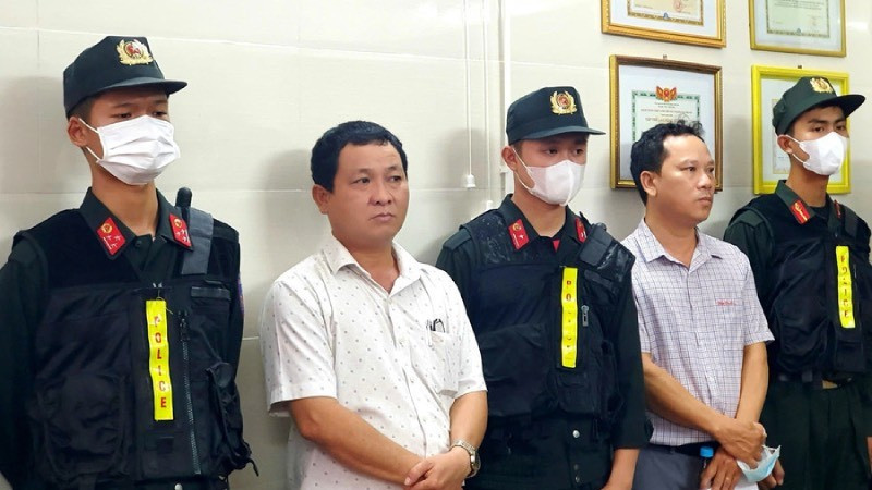 Hai trong sáu cán bộ của Chi cục thủy sản đã bị khởi tố vào tháng 10 năm ngoái.