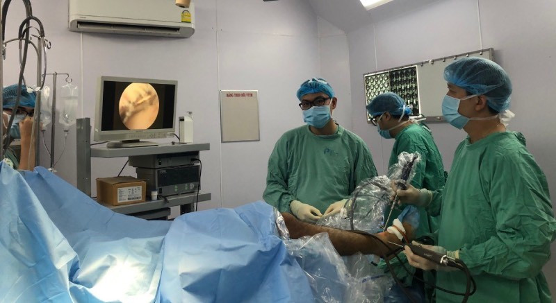 Nên hỗ trợ người lao động trong giai đoạn chuyển tiếp, vừa giúp ổn định quyền lợi, vừa tránh tình trạng gián đoạn khám, chữa bệnh.