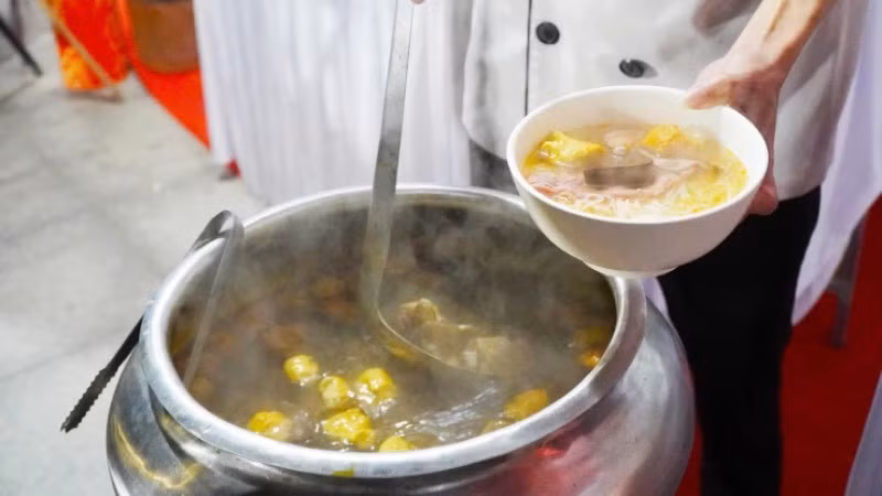 Chuyên trang ẩm thực Taste Atlas công bố danh sách 100 thành phố có đồ ăn ngon nhất thế giới năm 2025, trong đó Huế.