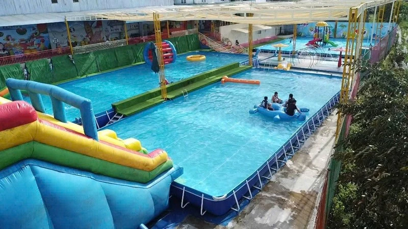 Hồ bơi tại khu vui chơi nước LalaPool, nơi xảy ra tai nạn đuối nước khiến cháu nhỏ 3 tuổi tử vong.