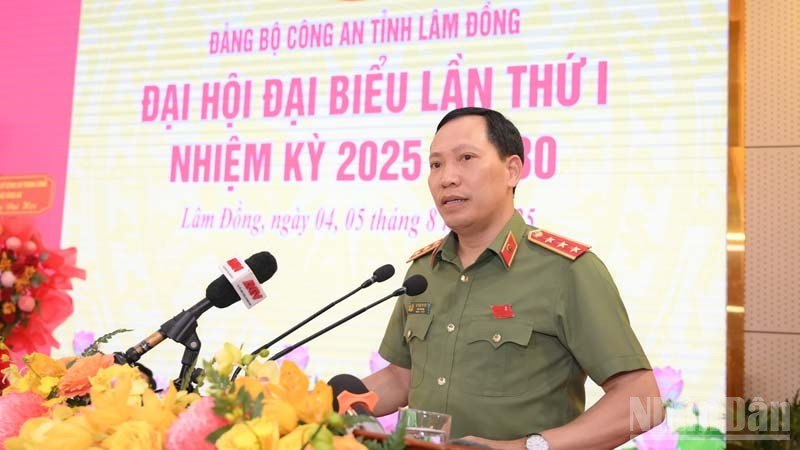Đồng chí Thượng tướng Lê Văn Tuyến, Ủy viên Thường vụ Đảng ủy Công an Trung ương, Thứ trưởng Công an, phát biểu tại Đại hội. ndo_br_20.jpg