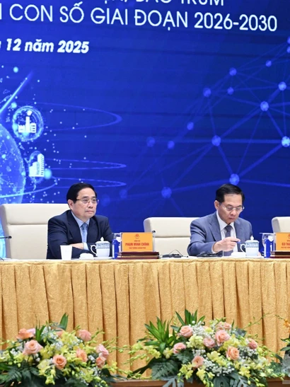 Thủ tướng Phạm Minh Chính và các Phó Thủ tướng, Bộ trưởng chủ trì Diễn đàn quốc gia phát triển kinh tế số và xã hội số lần thứ 3.