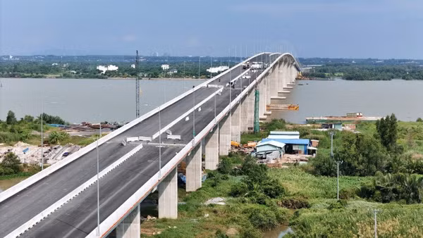 Cầu Nhơn Trạch, thuộc Dự án thành phần 1A, Vành đai 3 Thành phố Hồ Chí Minh hoàn thành và đưa vào khai thác tháng 8/2025 với quy mô 4 làn xe. (Ảnh: VÕ LÊ)