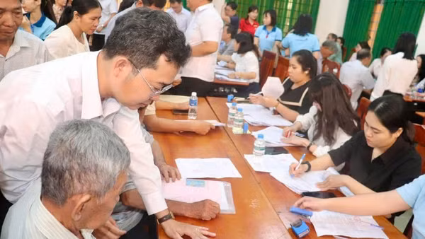 Thành phố Hồ Chí Minh tổ chức chi trả bồi thường cho người dân khu vực Củ Chi nằm trong dự án cao tốc Thành phố Hồ Chí Minh-Mộc Bài (ảnh: QUÝ HIỀN)