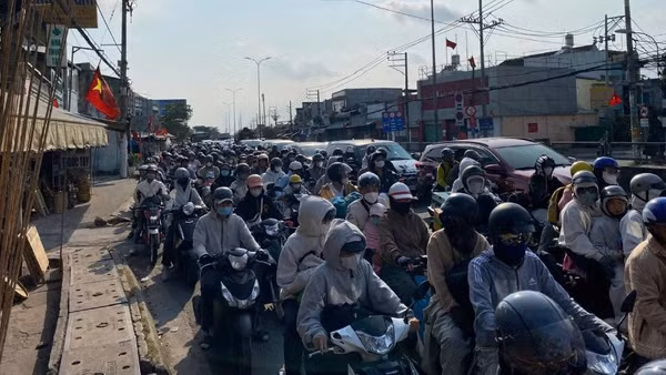 Quốc lộ 1, đoạn từ đường Kinh Dương Vương đến ranh tỉnh Long An thường xuyên ùn tắc giao thông vào các dịp lễ, Tết (Ảnh: VÕ LÊ)