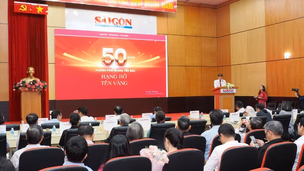 Báo Sài Gòn Giải Phóng tổ chức Lễ công bố Công trình báo chí dữ liệu “50 năm Thành phố mang tên Bác - Rạng rỡ tên vàng: Những dấu ấn”, trao giải Cuộc thi ảnh “Rạng rỡ tên vàng” (Ảnh: VÕ LÊ)